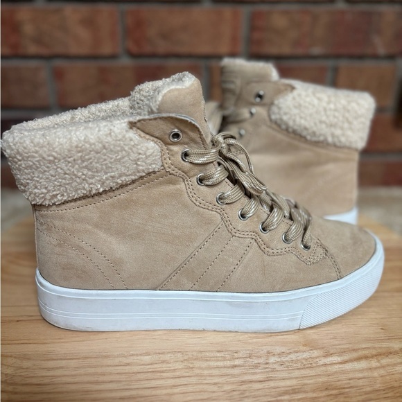 MARC FISHER WOMENS DAPYR HIGH TOP FAUX SUEDE SHEARLING SNEAKER BOOTIE SZ 9 - Picture 1 of 10